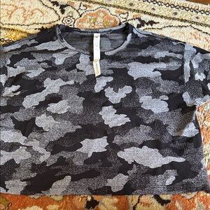Lululemon Athletica Black and Gray Patterned Tee